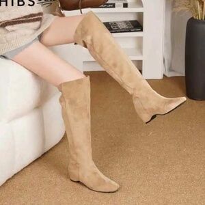 Overknee suede boots